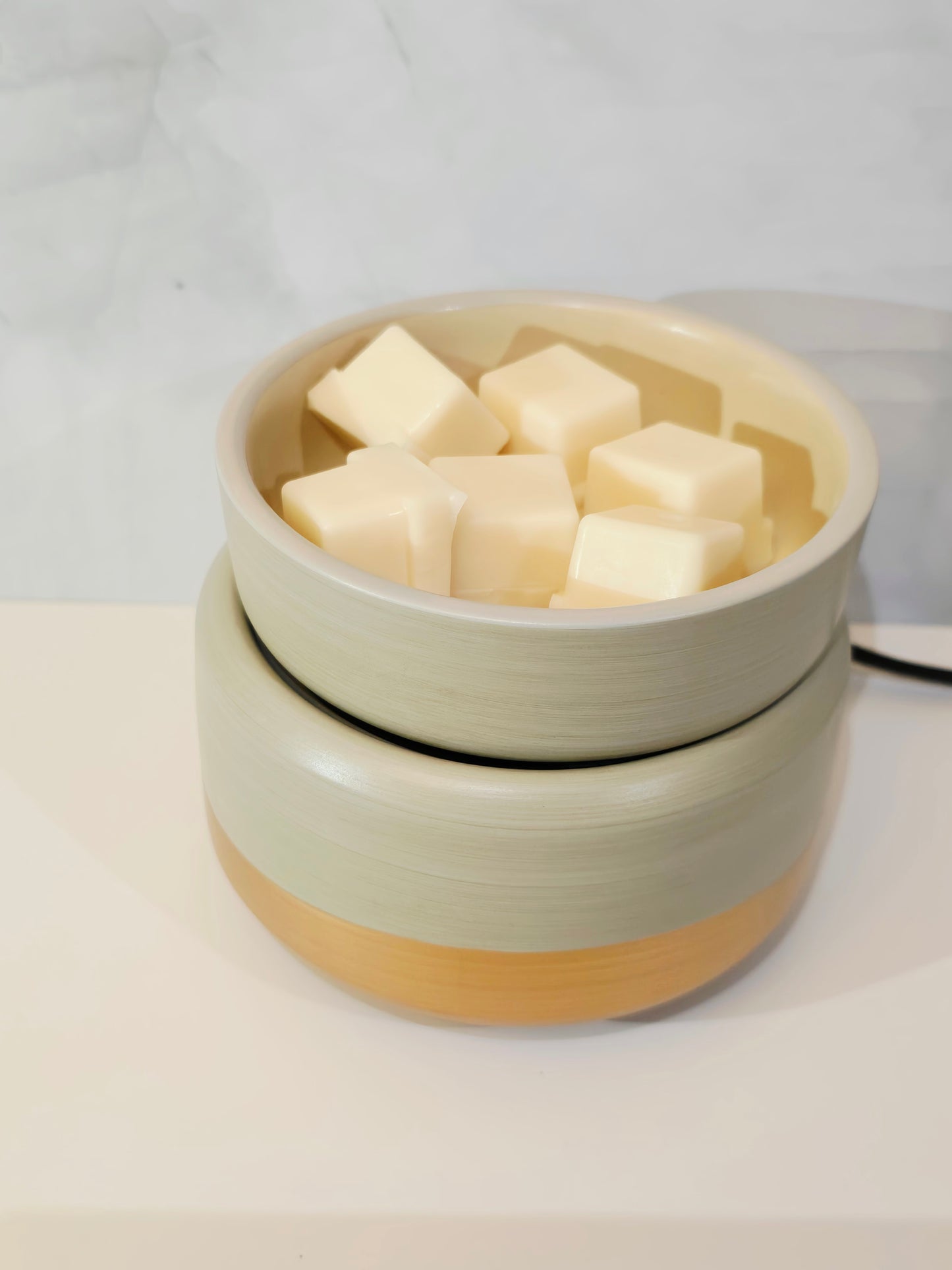 2-in-1 Fragrance Warmer Plate – Gray & Gold Accent
